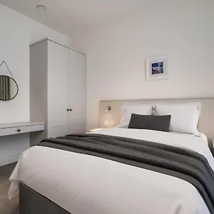 https://castle-buildings.belfasthotelsireland.com